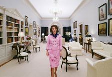 First Lady Jackie Kennedy (Natalie Portman)